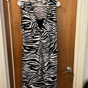 Size 1X - Kim Rogers - Black and White Sleeveless Blouse